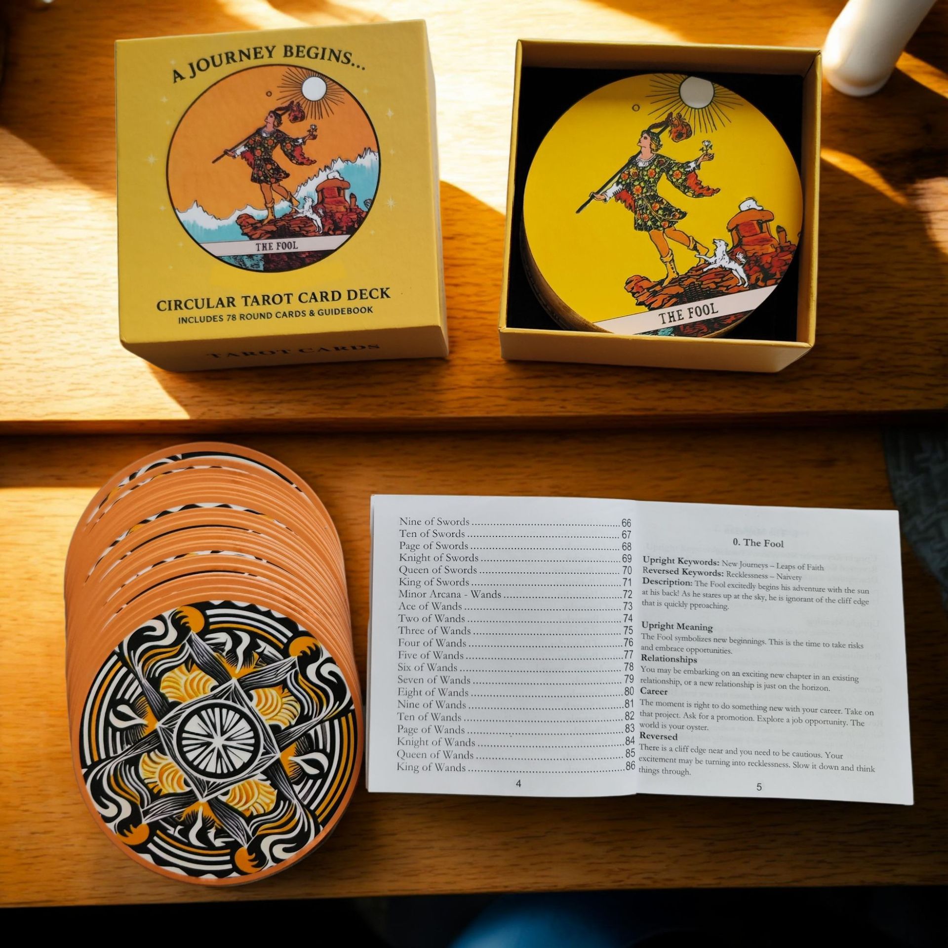 Tarot Deck With Guidebook - Baralho de Cartas de Tarô Circular